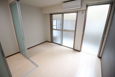 【居間・リビング】 | エムズソレイユ | 明るくて開放感のあるお部屋です♪
※参考写真（別室のものになります）