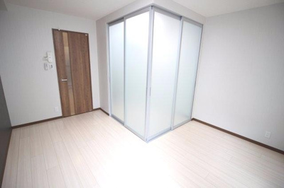 【その他】 | エムズソレイユ | ベットルームは仕切りがあるので、プライバシーも安心です♪