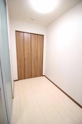 【寝室】 | エムズソレイユ | 寝室2.4帖のベットルームになりますよ。