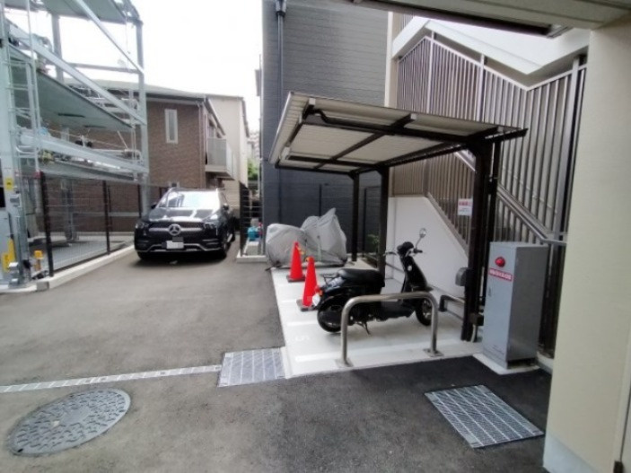 プレミスト関目高殿駅前の駐車場|バイク置き場です。
