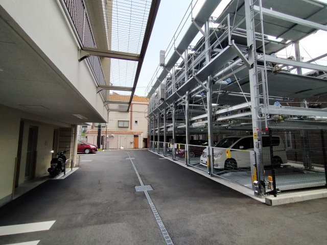 プレミスト関目高殿駅前の駐車場|機械式駐車場がございます。