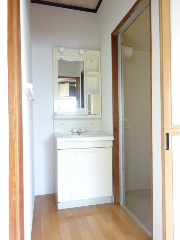 唐津市菜畑のアパートの独立洗面台