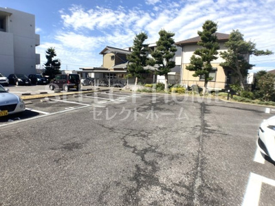 【駐車場】 | ベルパーク丸山D棟 | 駐車場に車を止められます