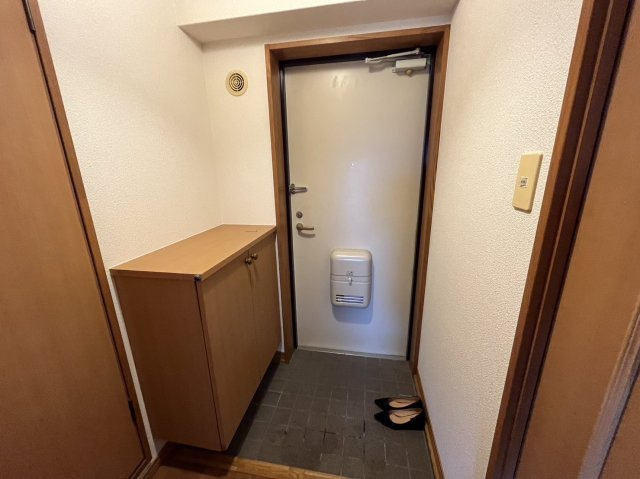 ピーチフローレⅡの玄関