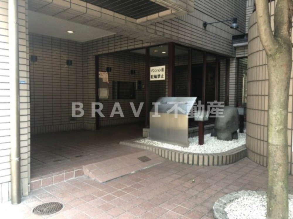 エンブレム丸高　BRAVI不動産のロビー|【エンブレム丸高】建物の内部です