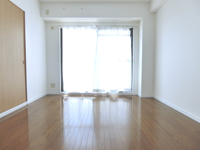 エルファミーレ富田林の洋室