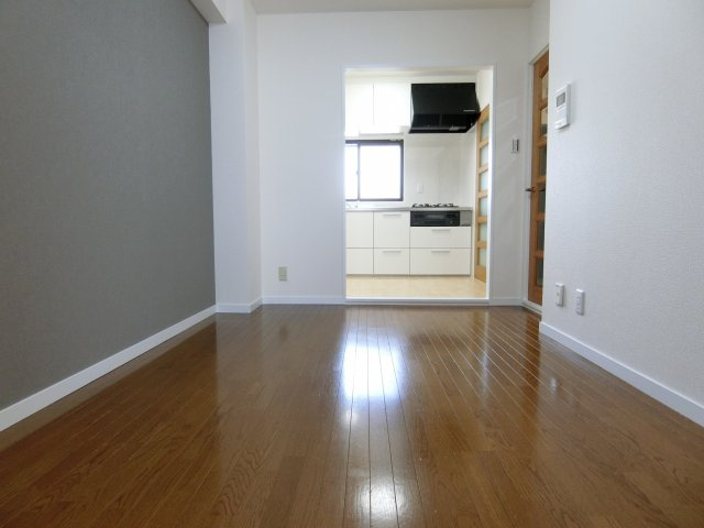 エルファミーレ富田林の居間・リビング