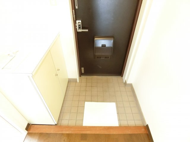 エルファミーレ富田林の玄関