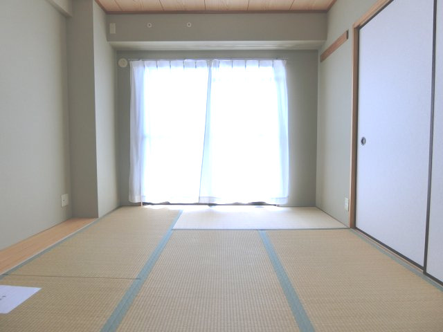 エルファミーレ富田林の和室