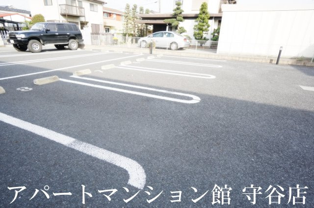 ベル フローラの駐車場