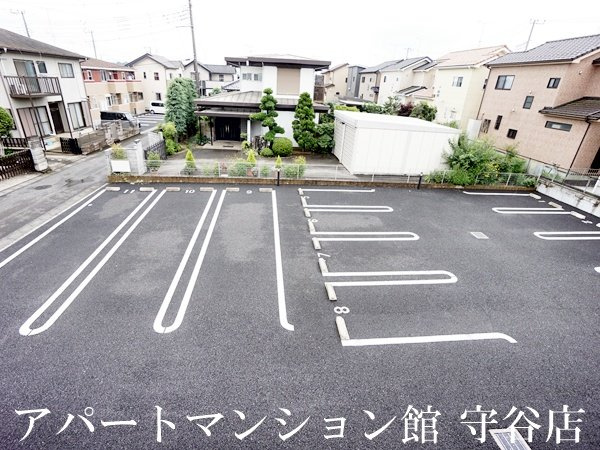 ベル フローラの駐車場