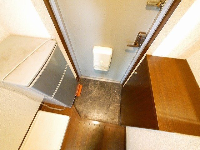 シティパレス生駒谷田町Ｐ７の玄関|明るい玄関です