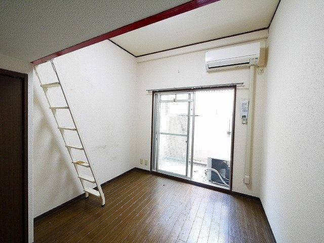 シティパレス生駒谷田町Ｐ７の洋室|明るい洋室です