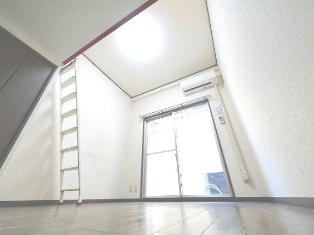 シティパレス生駒谷田町Ｐ７の洋室|落ち着いた色調の洋室です