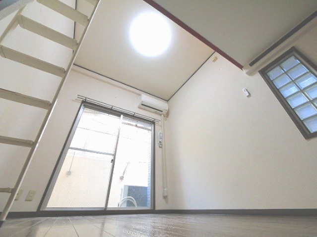 シティパレス生駒谷田町Ｐ７の洋室|ゆったりした洋室です