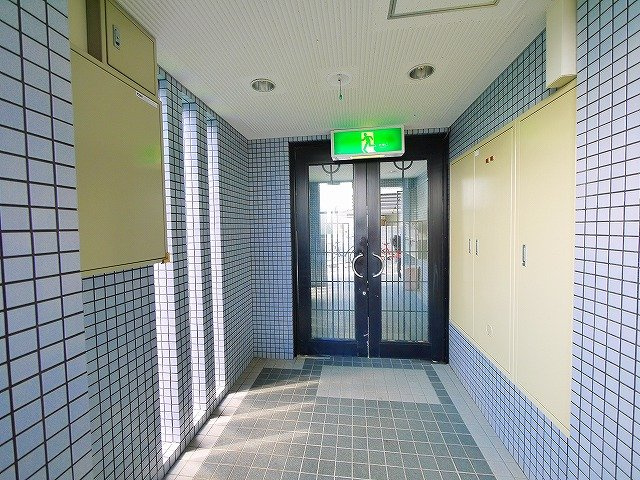 シティパレス生駒谷田町Ｐ７のエントランス|毎日通るエントランスはこのようになっています