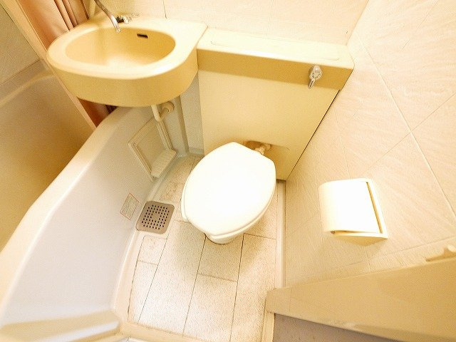 シティパレス生駒谷田町Ｐ７のトイレ|ゆったりとした空間のトイレです