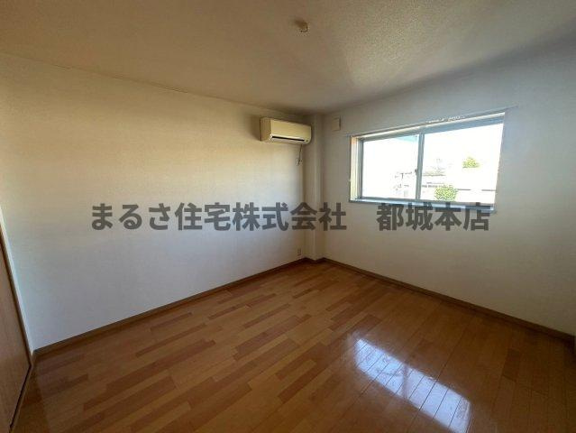 アヴァンセ宮丸の洋室