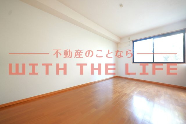ハウスフリーデⅡ【10,000円キャッシュバック対象物件】の寝室|開放的な寝室です