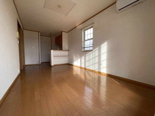 アクティフ弐番館の居間・リビング