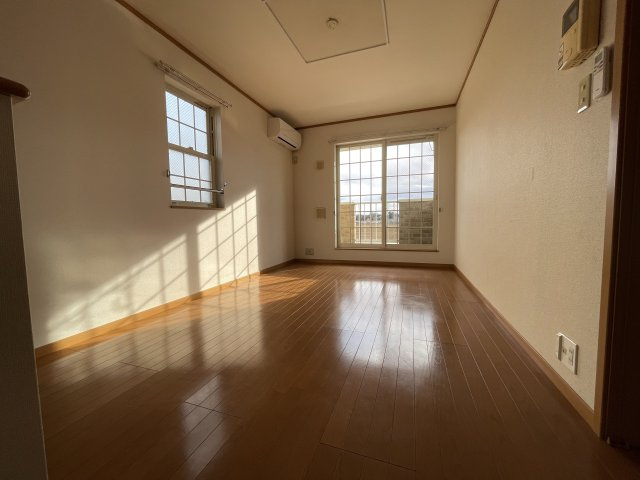 アクティフ弐番館の居間・リビング