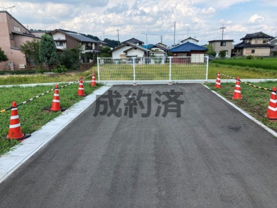 【前面道路含む現地写真】 | 自由設計♪安中市中宿売地◎建築条件付◎ | 突き当り部分地番792-3は持分1/2となります。