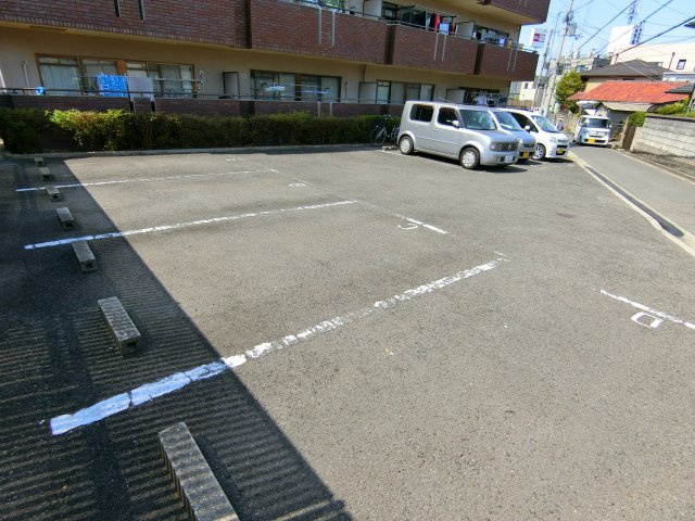 ドミール福田の駐車場