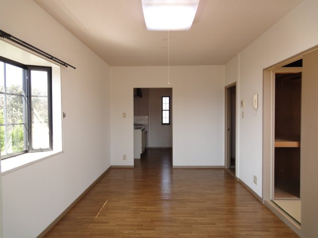 【居間・リビング】 | フラワーハイツ