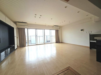 【居間・リビング】 | ｺｰﾌﾟ野村須磨離宮前　2号棟 | こちらのリビングで趣味の時間をお楽しみください