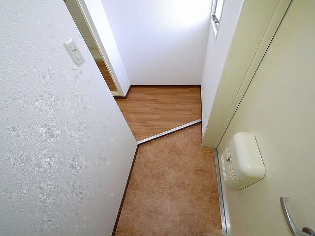 SSKビルの玄関|明るい玄関です