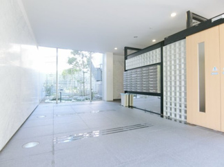 【ロビー】 | サムティ神戸浜崎通 | 落ち着いたロビーです