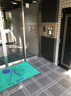 【エントランス】 | 顔認証オートロック付き