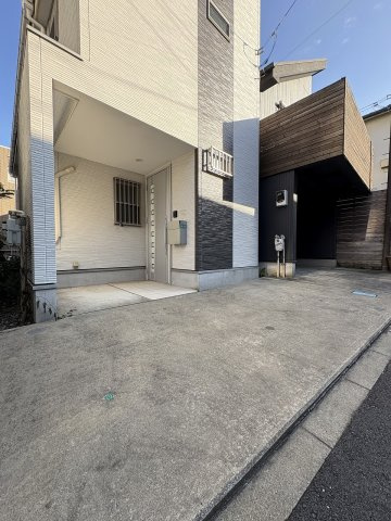 【駐車場】 | 目黒3丁目戸建 | 月額管理料無料！賃貸管理はアブレイズパートナーズにお任せを！