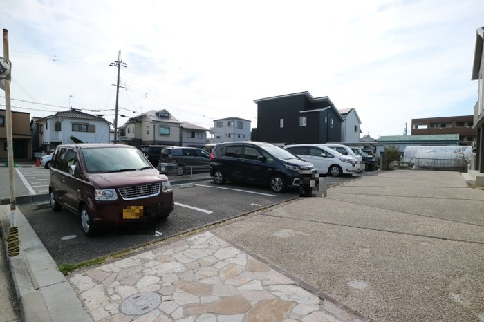 ポワログランメールの駐車場