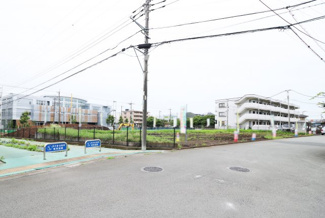 【前面道路含む現地写真】