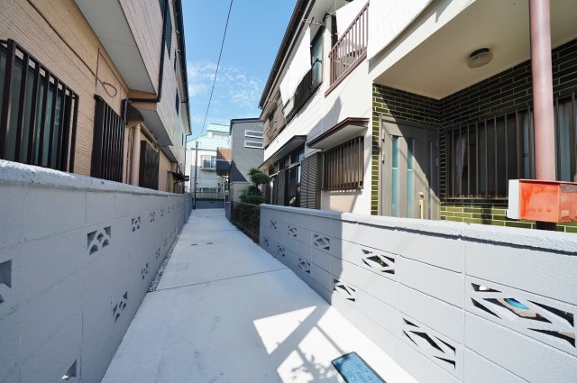 ビルトインガレージ付住宅！保土ヶ谷区仏向町　新築戸建ての外観