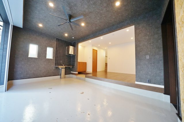 ビルトインガレージ付住宅！保土ヶ谷区仏向町　新築戸建ての駐車場|1階ガレージはオリジナルの空間としてご利用可能