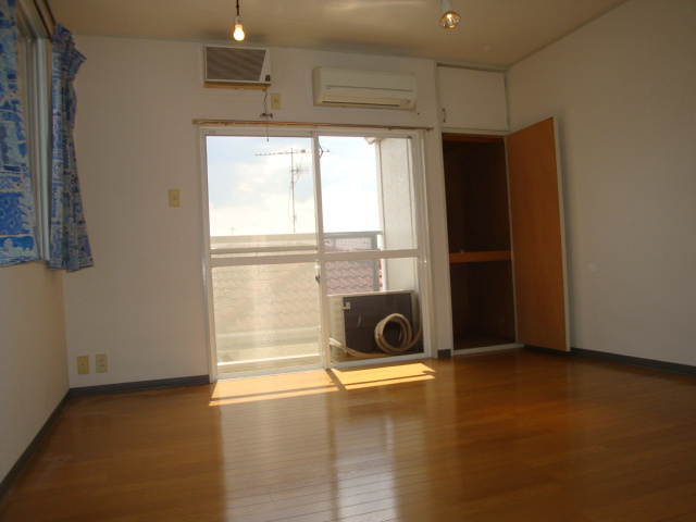 ステップインウエストの居間・リビング