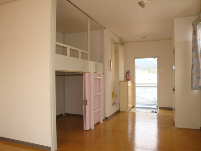 ステップインウエストの居間・リビング