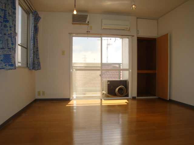 ステップインウエストの居間・リビング