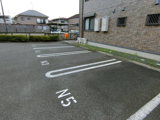 ボヌールNの駐車場