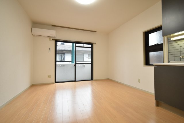 オブリガード西京のキッチン|お料理しやすい大きめのキッチン