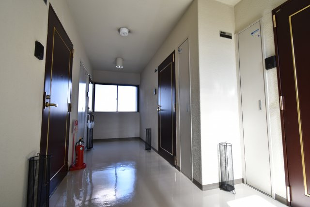 オブリガード西京の洋室