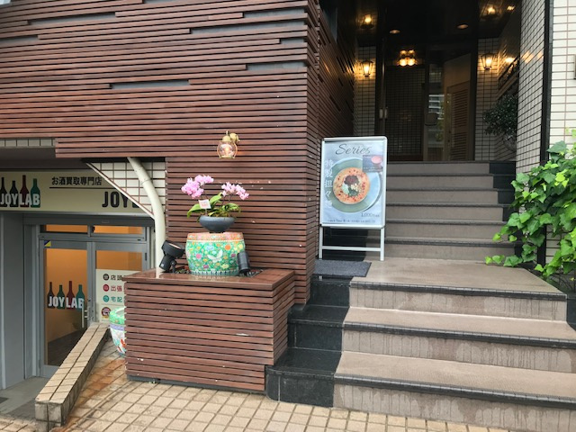麻布エスビルのエントランス