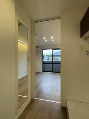 【エントランス】 | 【シャーメゾン】サティオＯ＾ｋｕｓａ | 姿見をつけました！身だしなみチェックで素敵な一日の始まりを！