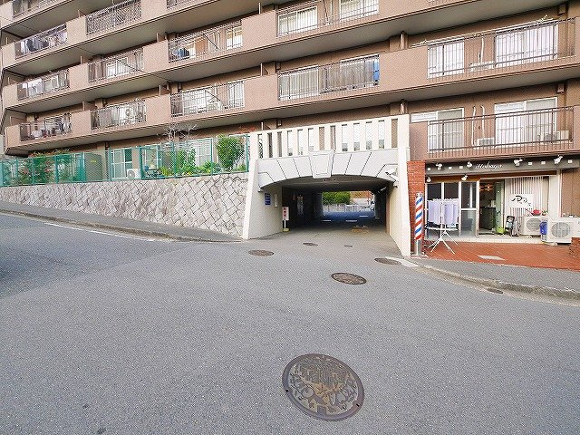 東生駒アーバンライフAの駐車場