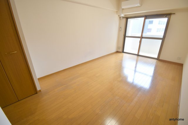 アネシス新大阪　仲介手数料無料の居間・リビング