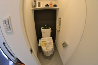 【トイレ】 | Ｃ．ＣＯＬＯＲ南新町 | コンパクトで使いやすいトイレです