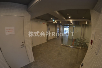 【エントランス】 | Ｃ．ＣＯＬＯＲ南新町 | 落ち着いたエントランスです