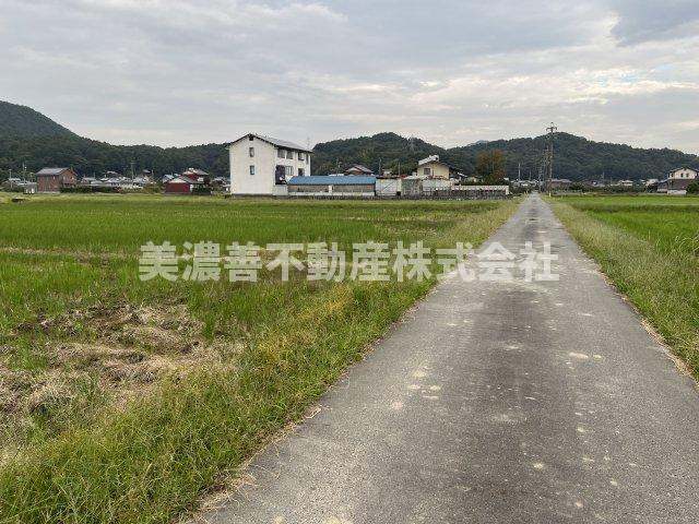 ５７０７０　岐阜市城田寺土地の前面道路含む現地写真